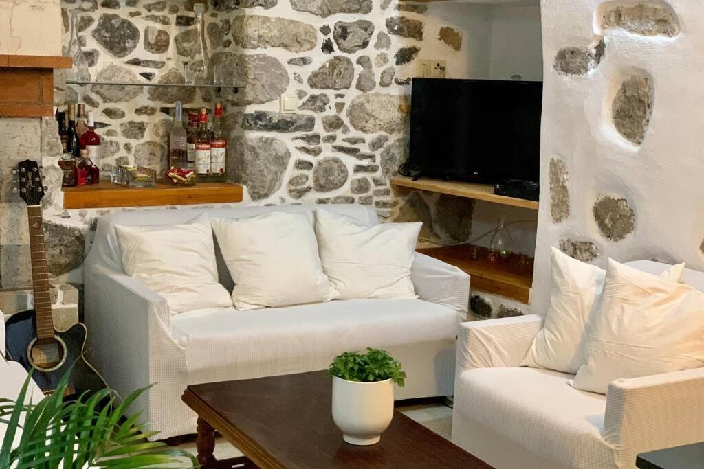 Lava House Mandrákion Exterior foto